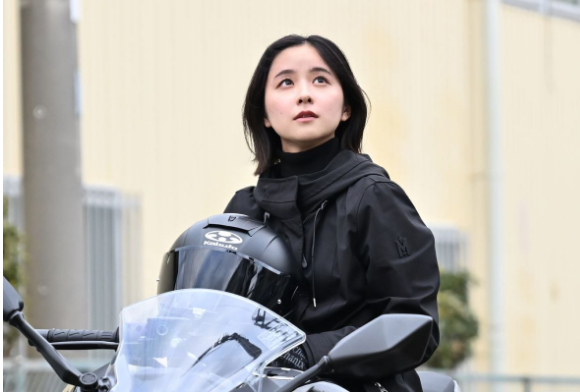 紫ノ宮のバイク乗りこなし！堀田真由の魅力が光る『アンチヒーロー』第2話